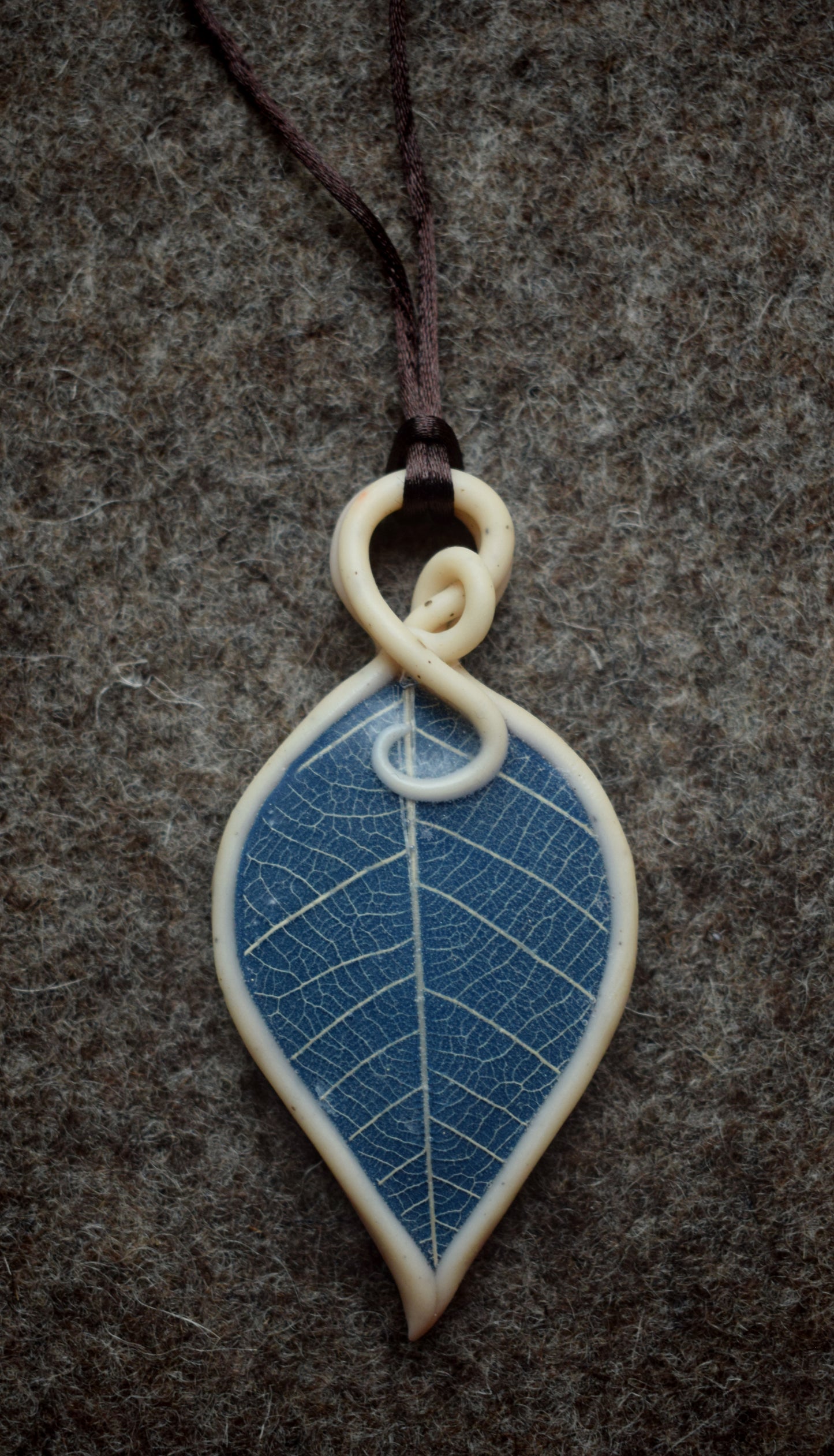 Leaf Skeleton necklace (b4)