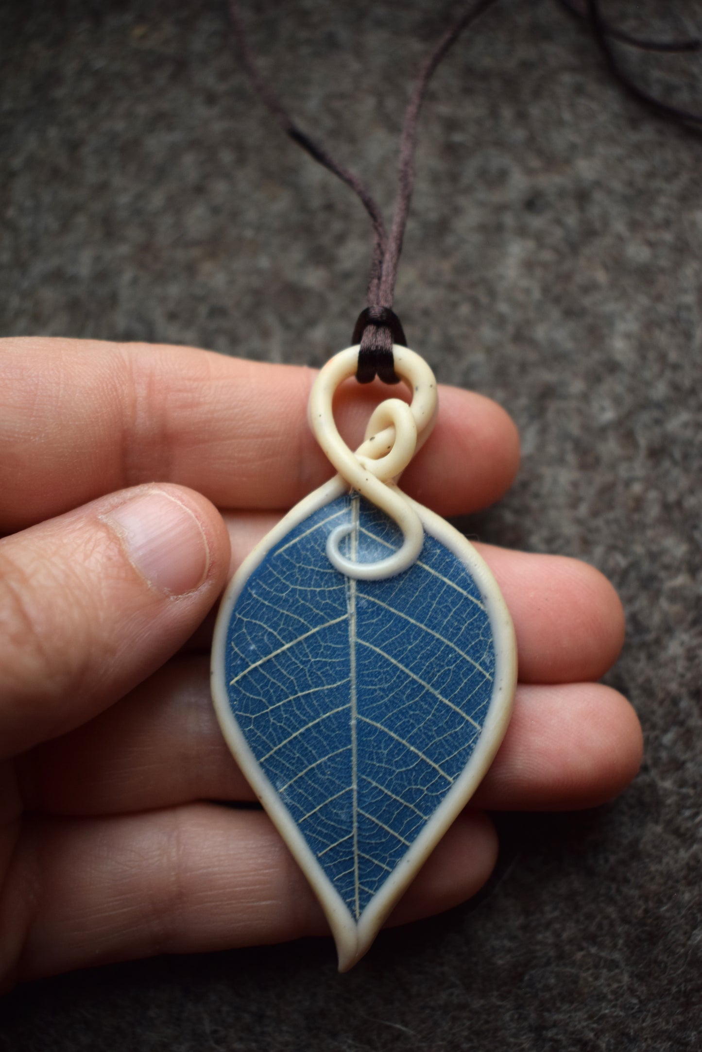 Leaf Skeleton necklace (b4)