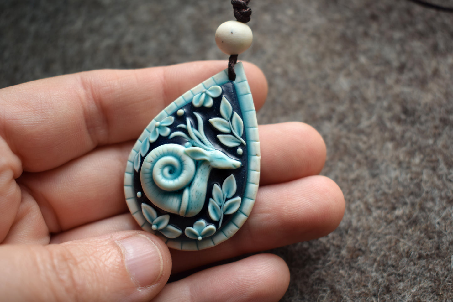 Deer Snail necklace (b4)