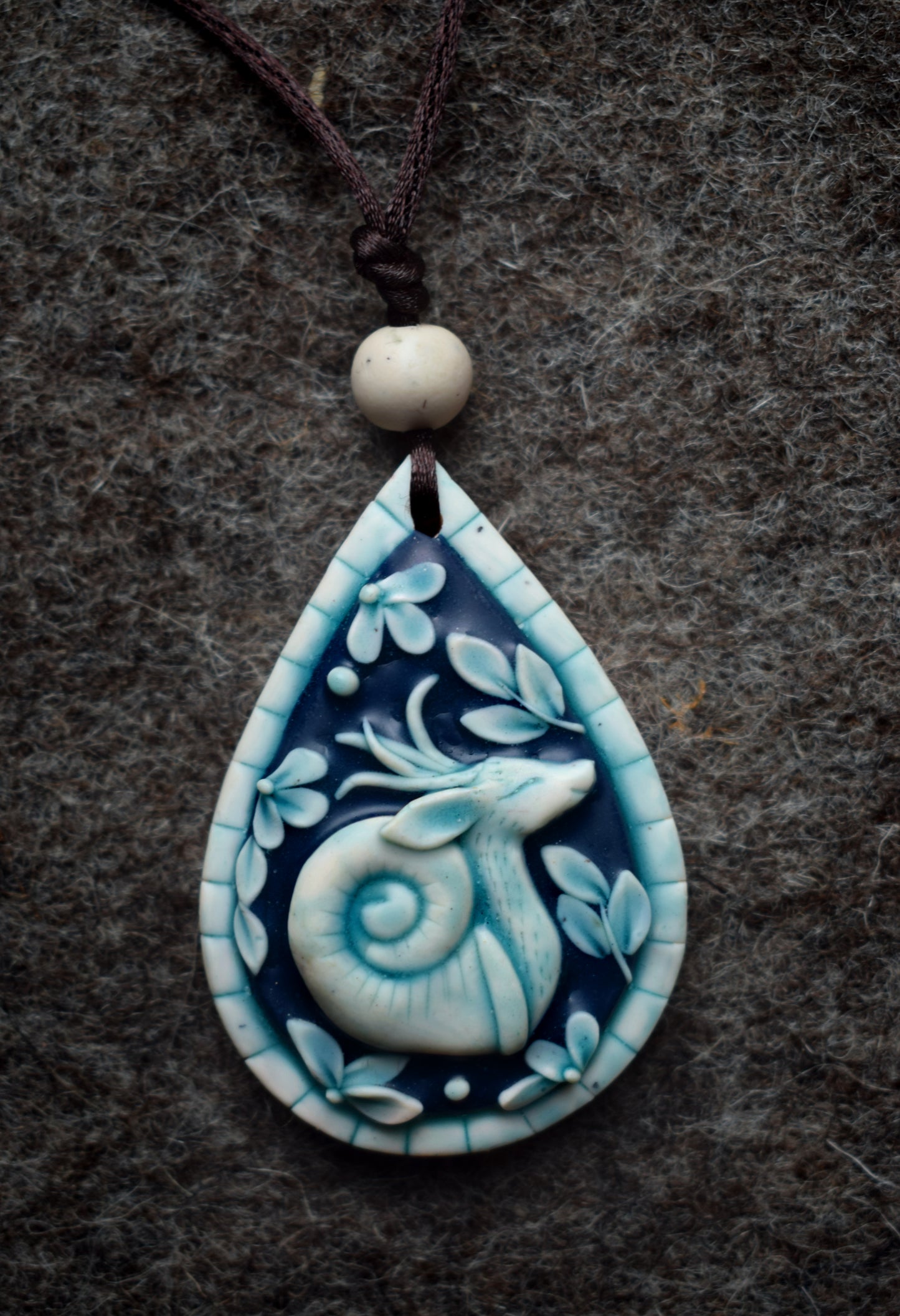 Deer Snail necklace (b4)