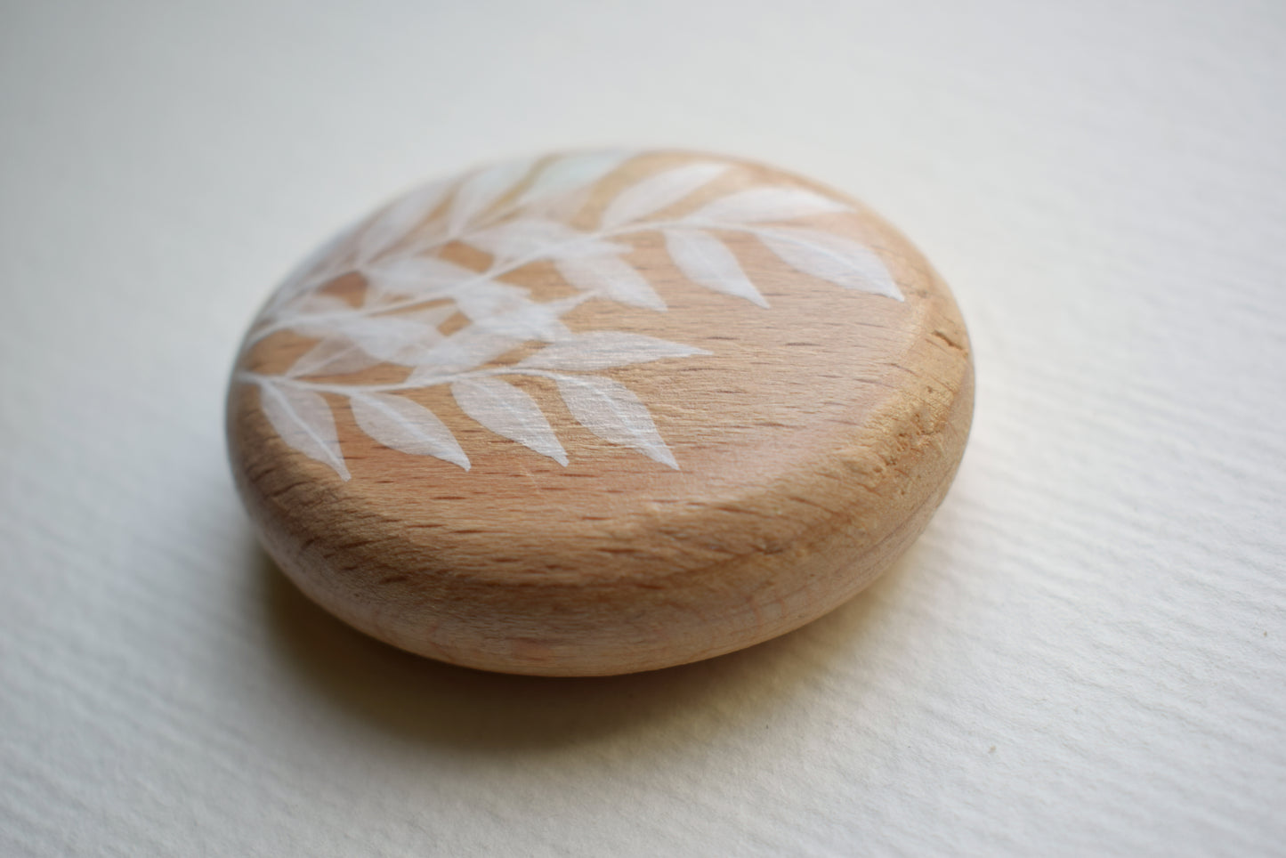 Mini Pebble - White Leaves