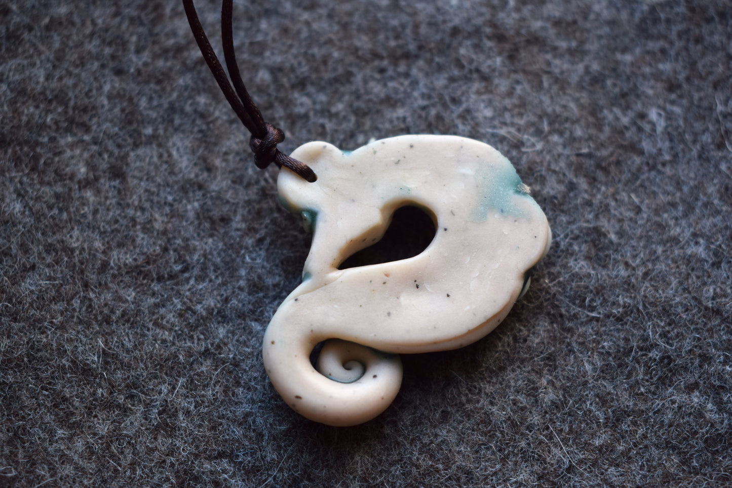 Green Kelpie Necklace (b7)