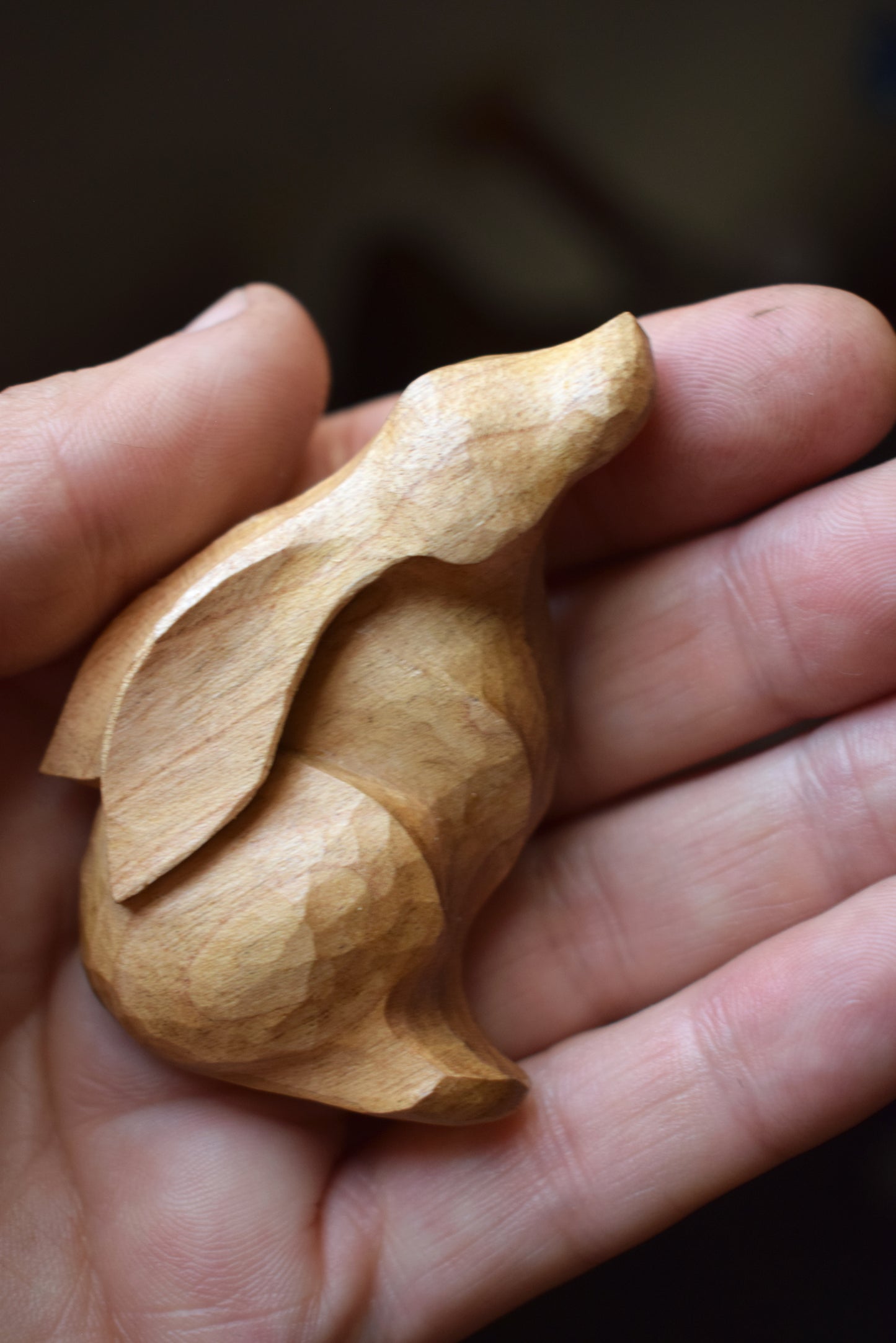Small hare carving (Cherry)