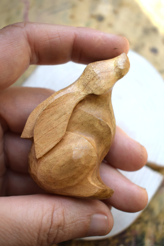 Small hare carving (Cherry)