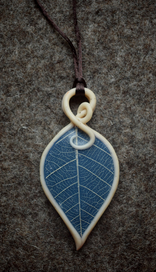 Leaf Skeleton necklace (b4)