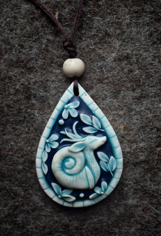 Deer Snail necklace (b4)